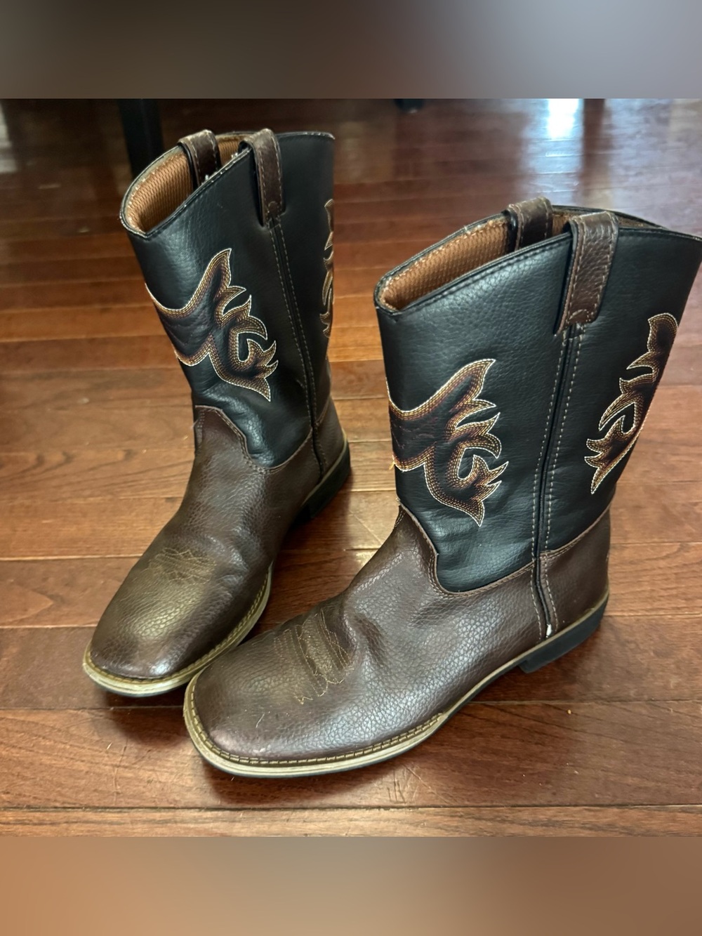 Austin Trading Co boys brown and black western boots size 3
